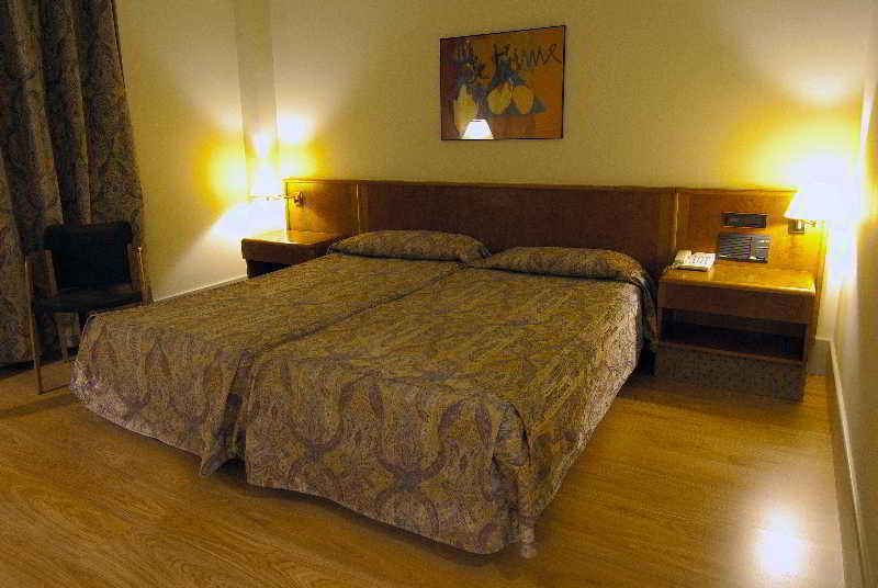 Hotel Domo Vilafranca del Penedès Extérieur photo